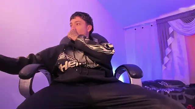 Snapshot of weesley_boy chatting on January 14, 1:17 pm weesley boy online show from January 14, 1:17 pm