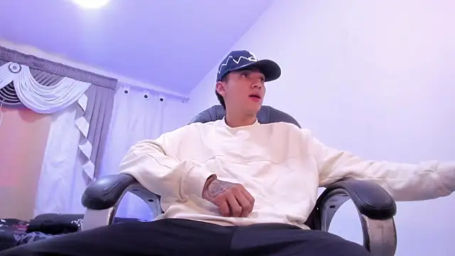 Snapshot of weesley_boy chatting on January 15, 3:16 pm weesley boy online show from January 15, 3:16 pm