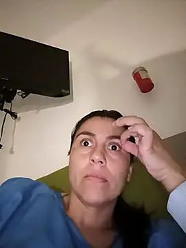 Snapshot of vanessa-titisM chatting on February 8, 4:49 am vanessa-titisM online show from February 8, 4:49 am