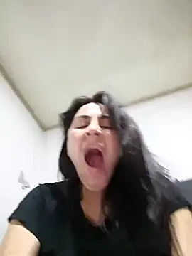 Snapshot of vanessa-titisM chatting on February 16, 3:57 am vanessa-titisM online show from February 16, 3:57 am