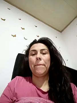 Snapshot of vanessa-titisM chatting on February 19, 3:57 am vanessa-titisM online show from February 19, 3:57 am