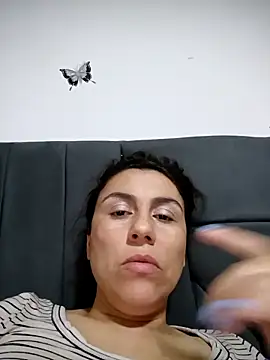 Snapshot of vanessa-titisM chatting on February 21, 12:00 am vanessa-titisM online show from February 21, 12:00 am