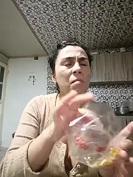 Snapshot of vanessa-titisM chatting on March 5, 3:35 am vanessa-titisM online show from March 5, 3:35 am