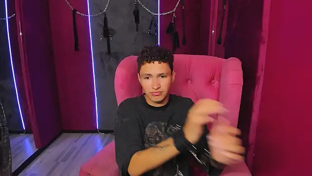 Snapshot of JonnyDarka chatting on October 4, 10:46 am JonnyDarka online show from October 4, 10:46 am