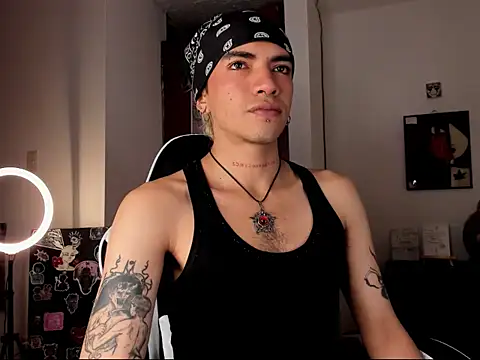 guynextdo0r online show from October 1, 6:36 pm