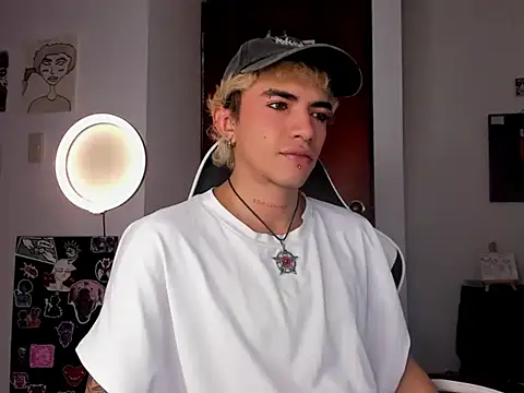 guynextdo0r online show from October 9, 7:01 pm