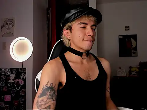 guynextdo0r online show from October 10, 6:29 pm