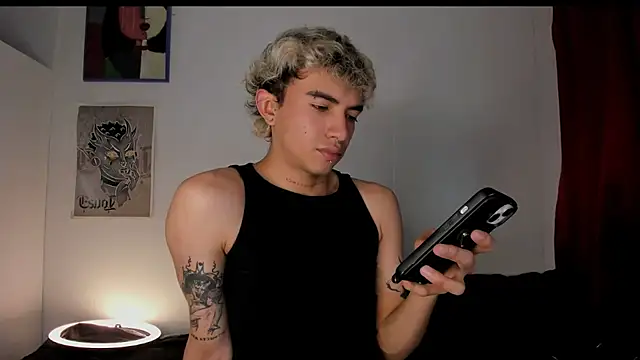 guynextdo0r online show from January 18, 10:35 pm