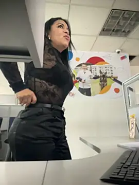 Snapshot of IrisDuvall chatting on May 12, 4:04 pm IrisDuvall online show from May 12, 4:04 pm