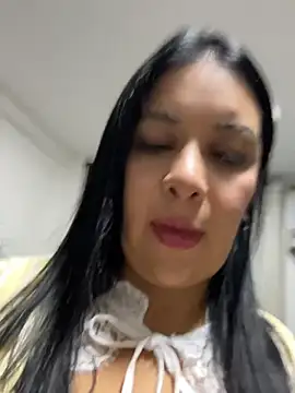 Snapshot of IrisDuvall chatting on June 19, 1:10 am IrisDuvall online show from June 19, 1:10 am