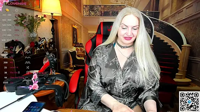 Nina Devillle online show from March 22, 9:40 pm