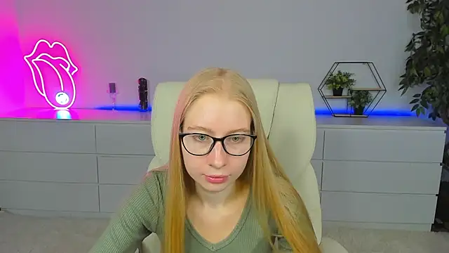 Alina Blonde online show from September 13, 5:40 am