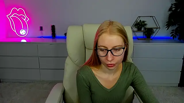 Alina Blonde online show from October 3, 12:02 pm