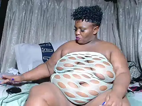 Snapshot of Bustyboobs02xx chatting on November 4, 6:40 pm Bustyboobs02xx online show from November 4, 6:40 pm