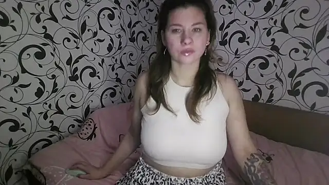 YourEmilie online show from November 15, 4:36 pm