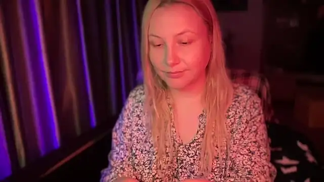 Snapshot of BikiHellena chatting on October 29, 11:28 pm BikiHellena online show from October 29, 11:28 pm