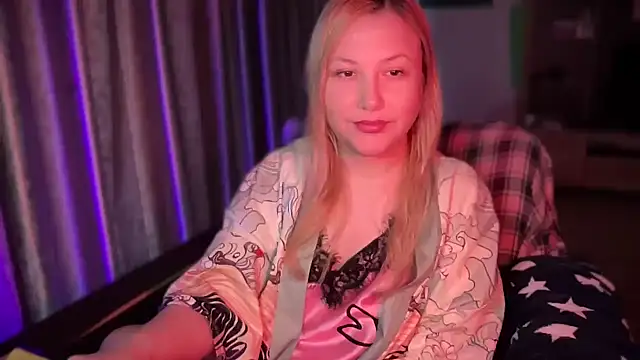 Snapshot of BikiHellena chatting on November 7, 6:35 am BikiHellena online show from November 7, 6:35 am