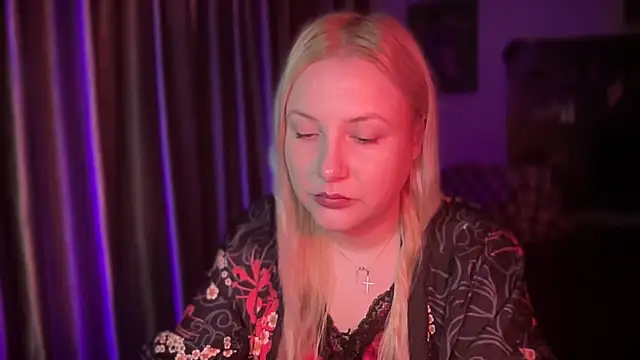 Snapshot of BikiHellena chatting on December 15, 4:50 am BikiHellena online show from December 15, 4:50 am