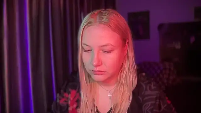 Snapshot of BikiHellena chatting on December 16, 5:23 am BikiHellena online show from December 16, 5:23 am