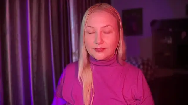 Snapshot of BikiHellena chatting on December 19, 7:37 am BikiHellena online show from December 19, 7:37 am