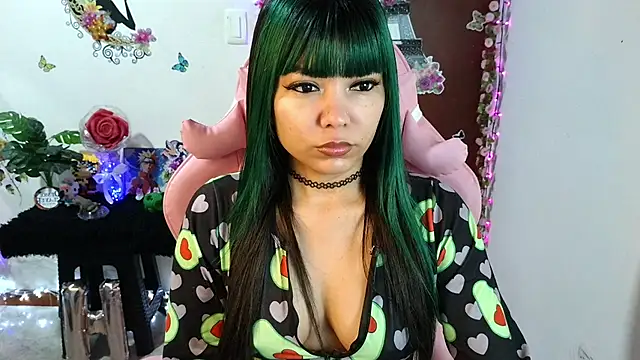 Snapshot of Maron_baez_18 chatting on July 6, 12:57 pm Maron baez 18 online show from July 6, 12:57 pm