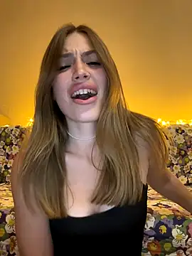 Elizabeth Tay online show from September 28, 8:03 pm