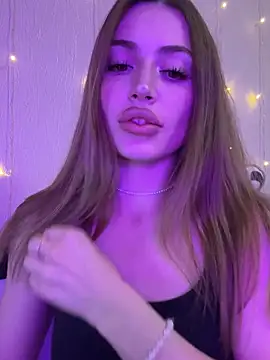 Elizabeth Tay online show from November 19, 5:02 pm