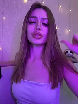 Elizabeth Tay online show from November 30, 5:50 pm