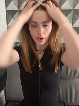 Elizabeth Tay online show from March 19, 1:26 pm