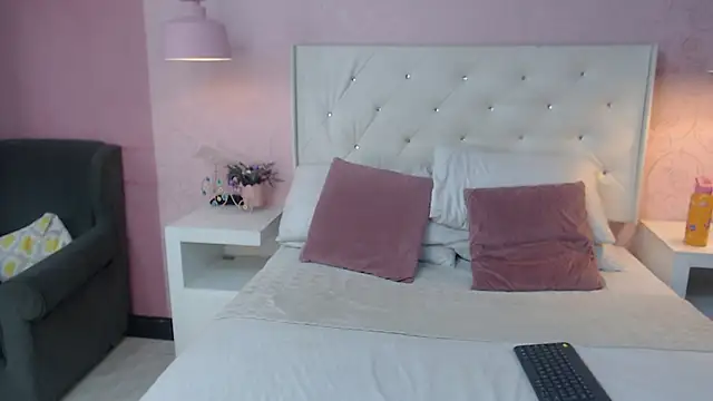 Snapshot of NatashaLimaa chatting on October 6, 2:42 am NatashaLimaa online show from October 6, 2:42 am