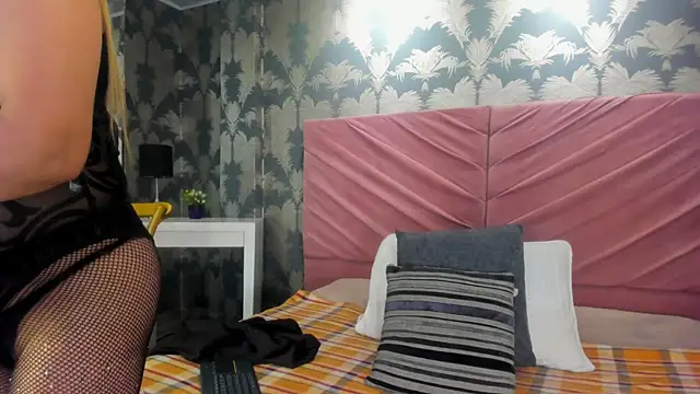 VictoriaQueen Fg online show from October 20, 12:49 pm