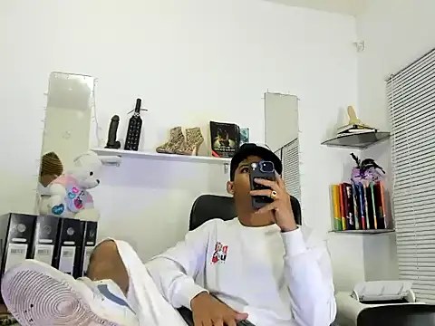 xxKamadevaxx online show from March 18, 1:36 pm