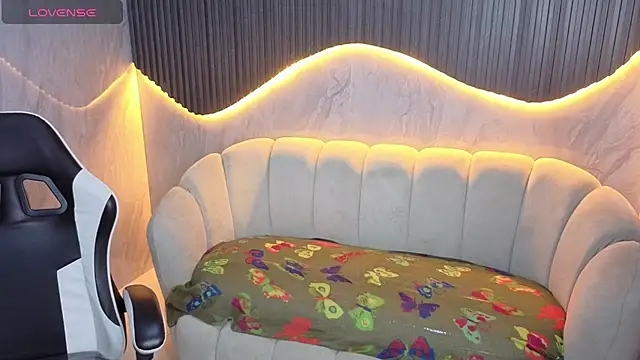 Snapshot of Maia_Tx chatting on October 6, 1:19 pm Maia Tx online show from October 6, 1:19 pm