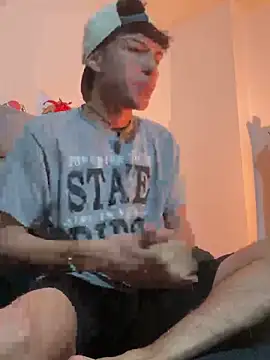 NaytonFreeman online show from December 19, 11:17 am