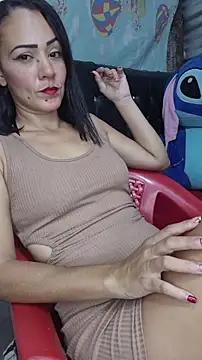 Lhia  online show from November 25, 9:04 pm