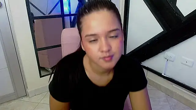 Snapshot of sarai_mv1 chatting on September 16, 6:31 pm sarai mv1 online show from September 16, 6:31 pm