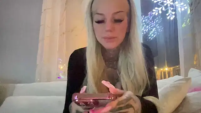 Snapshot of paulinaalatalo chatting on December 19, 8:27 pm paulinaalatalo online show from December 19, 8:27 pm