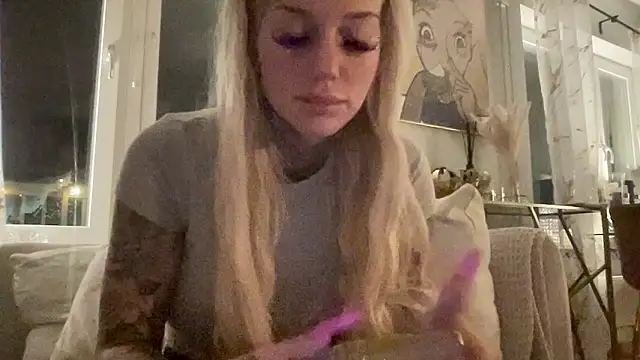 Snapshot of paulinaalatalo chatting on January 7, 7:49 pm paulinaalatalo online show from January 7, 7:49 pm