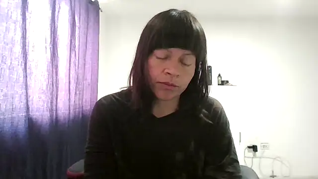 adri89-g online show from June 8, 3:45 pm