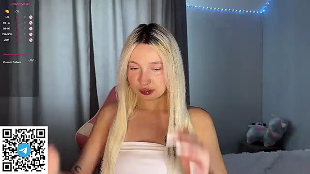 Snapshot of JennyFoxys chatting on September 19, 9:32 am JennyFoxys online show from September 19, 9:32 am