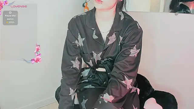 Molllysdays online show from November 5, 6:30 pm