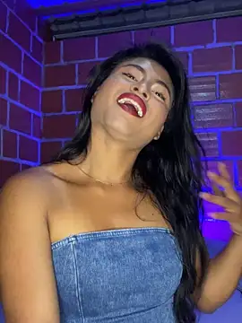 Michelle Narvaez online show from March 4, 1:11 am