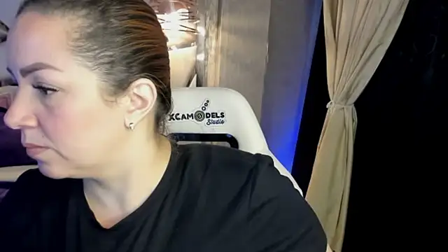 alexiaystive3 online show from October 1, 4:02 pm