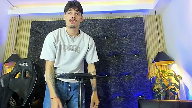 Snapshot of Iam_Steven chatting on September 30, 4:39 am Iam Steven online show from September 30, 4:39 am