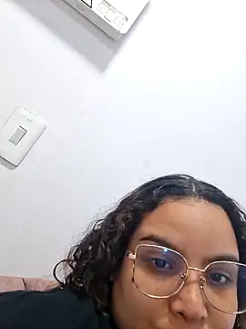 Aliciabloom online show from November 16, 6:46 pm