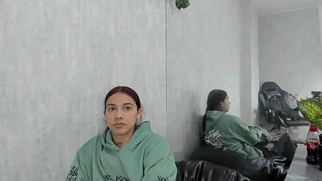 Snapshot of Almaazz chatting on September 24, 8:12 pm Almaazz online show from September 24, 8:12 pm