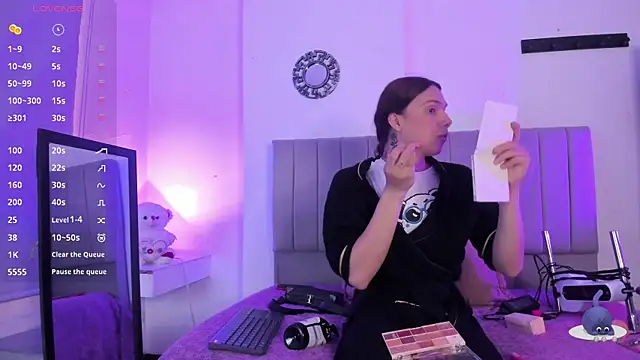 Snapshot of Almaazz chatting on October 24, 2:02 pm Almaazz online show from October 24, 2:02 pm