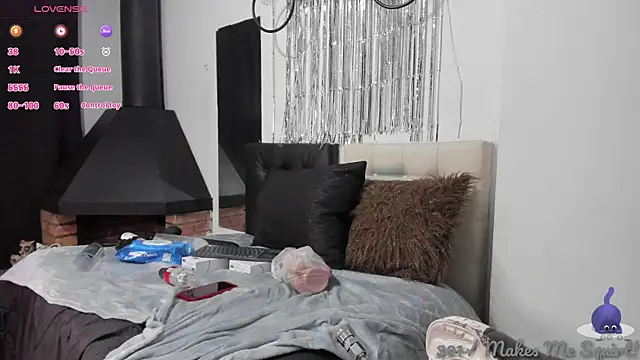 Snapshot of Almaazz chatting on November 24, 4:23 am Almaazz online show from November 24, 4:23 am