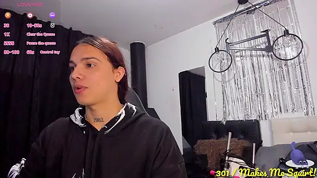 Snapshot of Almaazz chatting on November 27, 8:22 pm Almaazz online show from November 27, 8:22 pm