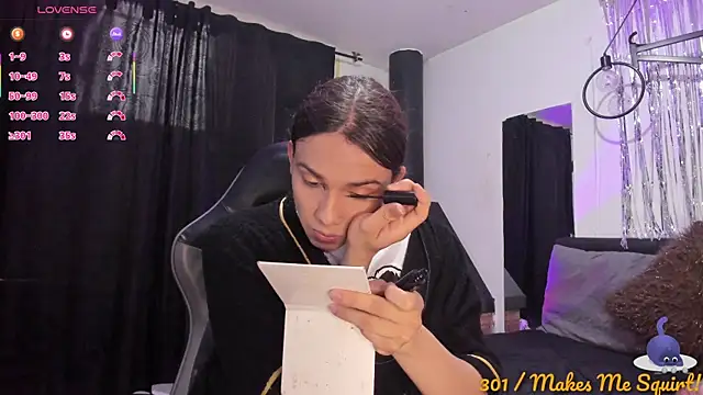 Snapshot of Almaazz chatting on December 5, 1:09 pm Almaazz online show from December 5, 1:09 pm